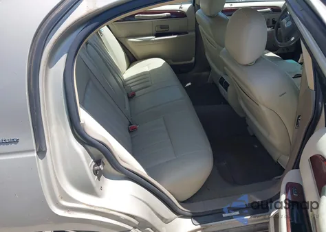 2004 Lincoln Town Car Signature z USA, uszkodzony, nr VIN 1LNHM81W94Y623970